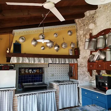 Bed & Breakfast East Wind 4*