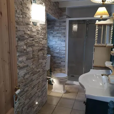 East Wind Bed & Breakfast 4*