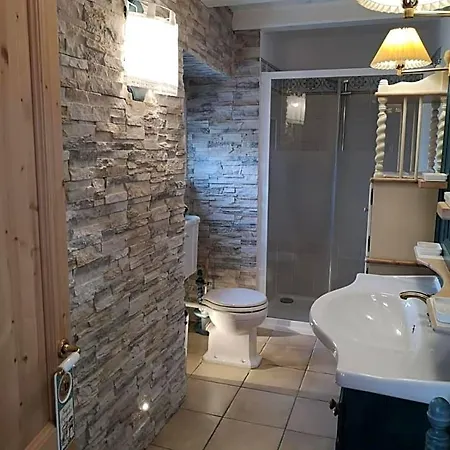 Bed & Breakfast East Wind 4*