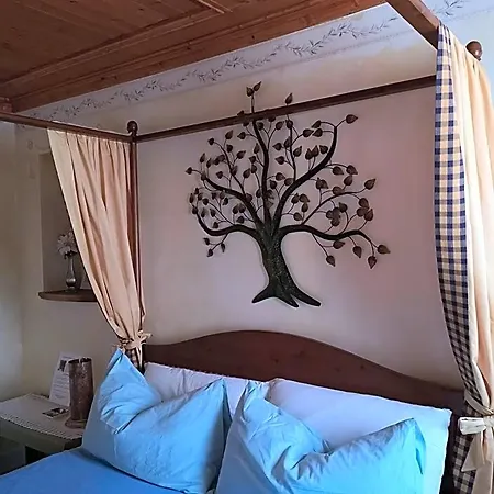 East Wind Bed & Breakfast 4*